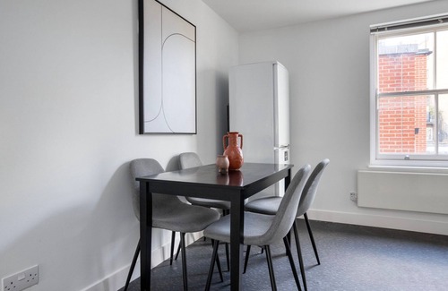 Barbican Apartment | Delightful City of London 2BR w/Balcony, nr Tube Station, by Blueground