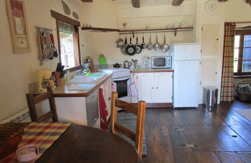 Meuzac Cottage | Delightful Cottage in quiet hamlet of Chabrenas - nOnly available April -October