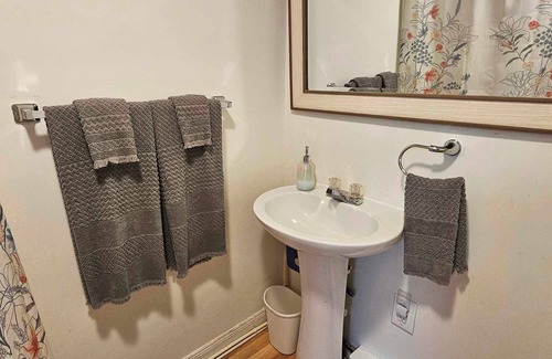 LaVale Cottage | Delightful cottage with WiFi in La Vale