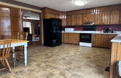 Marshallville Other | Delightful Farmhouse 4-bedroom 2 full bathrooms located in Marshallville, GA