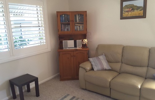 Belrose Cottage | Delightful fully self contained cottage with all amenities included.