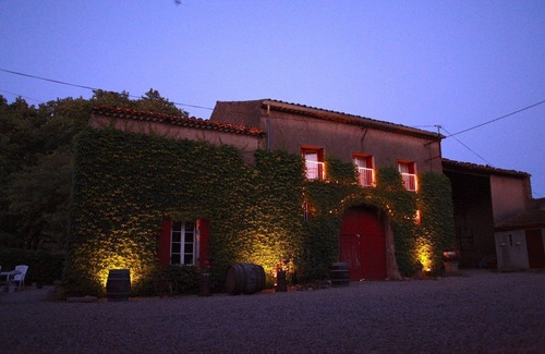 Douzens Apartment | Delightful gite with pool in ancient wine domaine