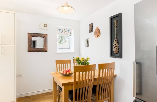 Moreton-in-Marsh House | Delightful home | Sunroom | Garden | Parking | Pass the Keys