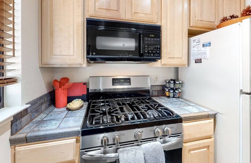 Lake Forest Condo | Delightful Home w/ Free WiFi & a Gas Fireplace - Minutes From the Lake & Skiing