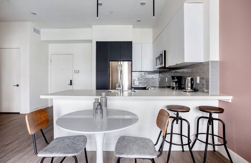 Wilshire Center Apartment | Delightful Koreatown 1BR w/Gym, nr Shops, Dining & Metro, by Blueground
