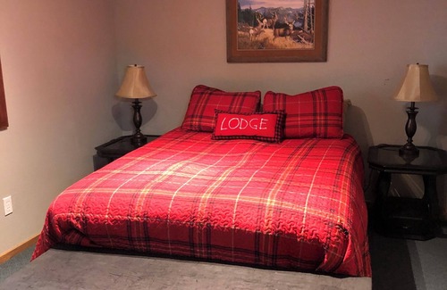 Noxon Cabin | Delightful lodge with WiFi in the heart of Bull River- 5 bedrooms available,