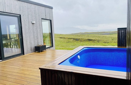 Fludir Cottage | Delightful mountain-view cottage in Golden Circle with outdoor Hot Tub & Sauna