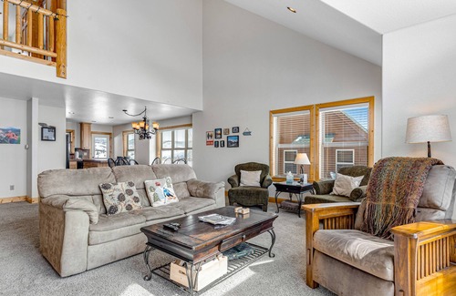 Pole Creek House | Delightful mountain-view duplex with fireplace, deck, grill, & wonderful views