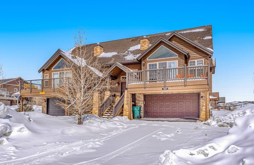 Pole Creek House | Delightful mountain-view duplex with fireplace, deck, grill, & wonderful views