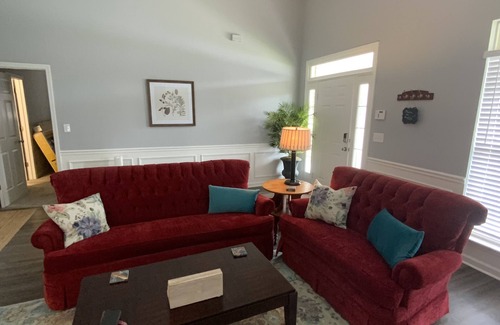 Gracewood House | Delightful patio home in golf course community