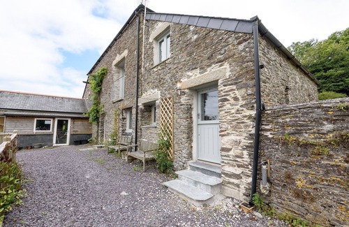 Torpoint House | Delightful pet friendly cottage in 3 acres of land just a mile from the beach.