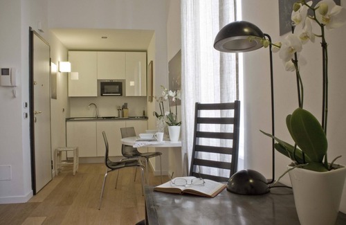 Monti Apartment | Delightful studio-FLAT with private terrace-Colosseum