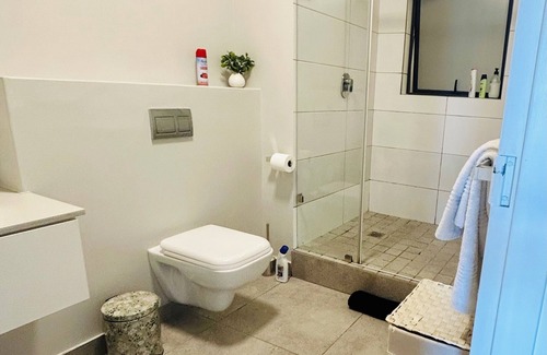 Salt River Apartment | Delightful studio in Woodstock, Cape Town perfect for Couples and Digital Nomads