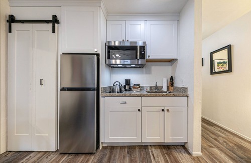 Truckee Condo | Delightful Studio w/Kitchenette #111 at Donner Lake Village