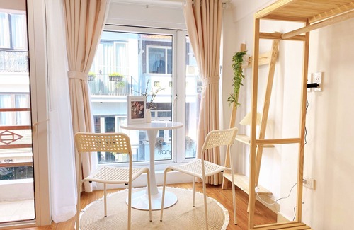 Old Quarter Apartment | Delightful Studio with Huge Window in Old Quarter - 5 mins walk to Night Market
