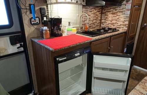 Kissimmee RV Rental | Delightful Travel Trailer 20 min from Orlando Intl Airport, 10 min from the lake