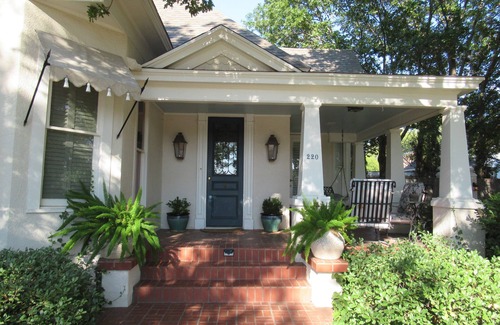 San Angelo House | Delightful Victorian home located downtown just blocks from the River Walk!