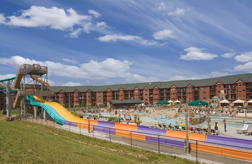 Wisconsin Dells Cabin | Dells Condo 1BR Suite FREE 9 Waterparks INSIDE