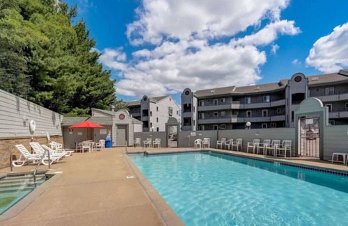 Lake Delton Apartment | Dells Lake Lookout At Lighthouse Cove Condominiums