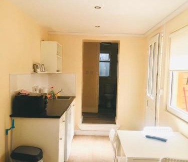 Ashbourne Apartment | Delphi Cottage