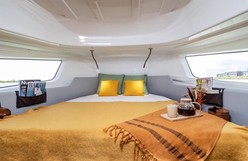 Grou Boat Rental | Delphia 10 Lounge een Uniek Verblijf op het Water