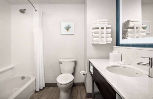 Pineapple Grove Arts District Hotel | Delray Beach Comfort – 4 Spacious Units w/Free Breakfast and Parking