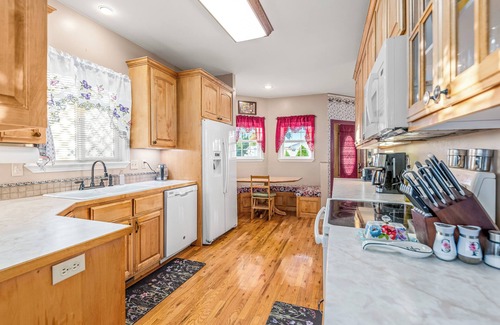 Delta House | Delta Grand Victorian - Amazing Views! Ping Pong and Cornhole!