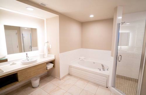 Durham Hotel | Delta Hotels by Marriott Raleigh-Durham at Research Triangle Park