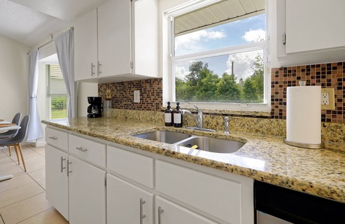 Deltona Lakes House | Deltona Getaway 3BR/2BA Home + King Suite & Workspace