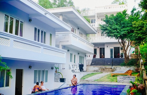 Cua Lap Apartment | Delux family room with sea view - Be Home 4 Sunset House
