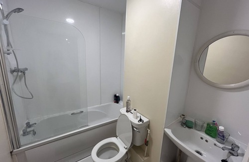 Drogheda Apartment | delux private room in drogheda town center , easy transfer to dublin.