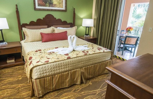 Weston Resort | Deluxe 1 Bedroom and 1 Bathroom Unit with Full Amenities