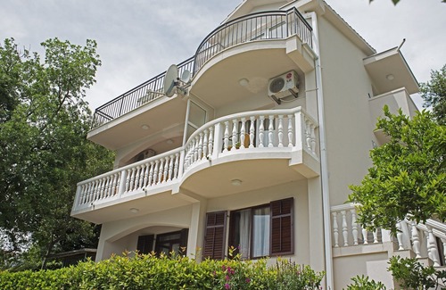 Lipci Apartment | Deluxe 2 bdr, free secured parking, top floor, stunning view!