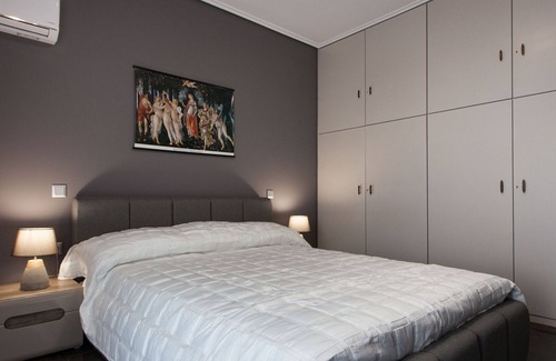 Voula Apartment | Deluxe 2 bdrm apartment in Voula
