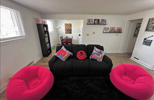Port Dover Apartment | Deluxe 2BD Movie Lounge Unit in Port Dover