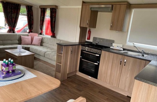 Prestonpans House | Deluxe 3 bedroom caravan in Haven's Seton Sands Holiday Village,Wifi