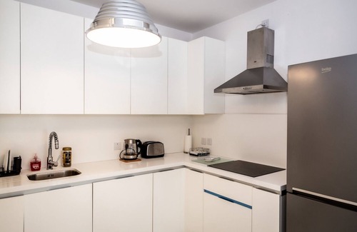 St. Andrew's Apartment | Deluxe 3 BR Oasis With Pool Next to St Julians