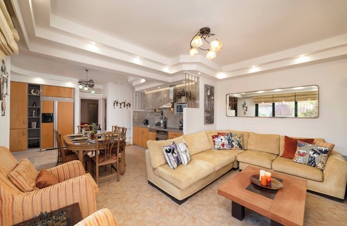 Koutsouras House | Deluxe 4 bedroom villa with loft next to beach