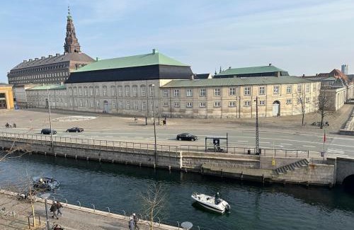Copenhagen City Centre Apartment | Deluxe 4 Bedrooms 180 m2 Canal View Prime Location