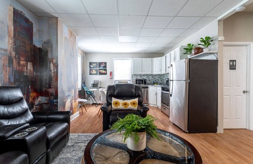 Bayonne Apartment | Deluxe 4BR Duplex | Sleeps 16+ | Near NYC, Parking