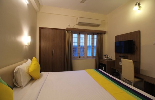 Salt Lake Bed & Breakfast | Deluxe AC Room at Anamitra Guest House #2