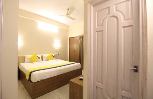 Salt Lake Bed & Breakfast | Deluxe AC Room at Anamitra Guest House #2
