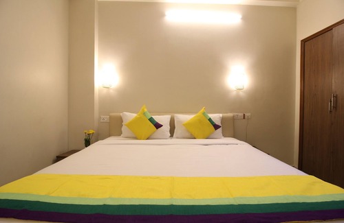 Salt Lake Bed & Breakfast | Deluxe AC Room at Anamitra Guest House # 3