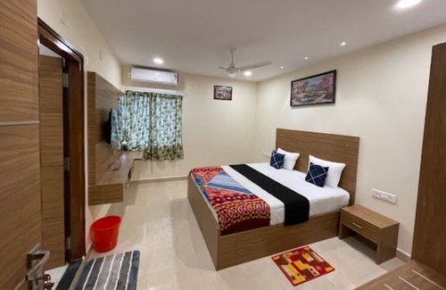 Tirupati Hotel | Deluxe AC Room near Alipri checkpost