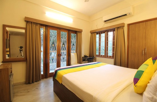 Salt Lake House | Deluxe AC Room w/Balcony at Anamitra Guest House #2