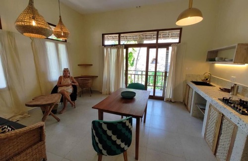 Jambiani Apartment | Deluxe apartment 2 for 2 people with AC, openplan kitchen and AC Villa Bahati