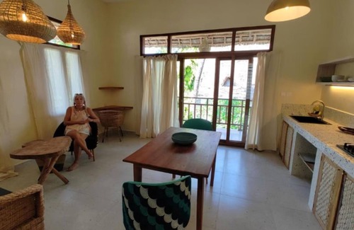 Jambiani Apartment | Deluxe apartment 2 for 2 people with AC, openplan kitchen and AC Villa Bahati