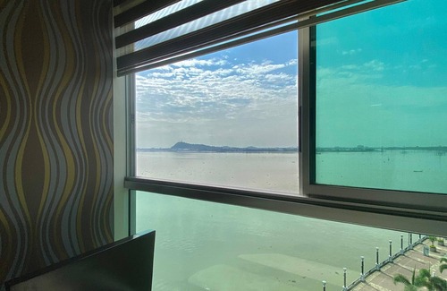 Guayaquil Apartment | Deluxe Apartment with Guayas River view in Puerto Santa, Guayaquil