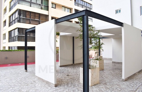 La Julia Apartment | Deluxe Apt. with City Views Fast WiFi, Pool & Gym