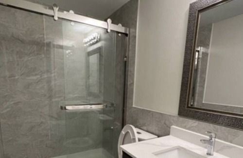 Halton Regional Municipality House | Deluxe BR Full Suite, TV, Free Parking/Wifi